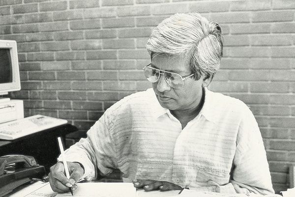 সাদামাটা একজন মানুষ - Header Image