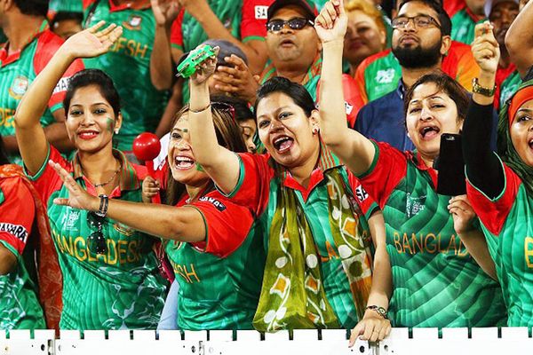 বাইশ গজেবাঘিনীর হুংকার - Header Image