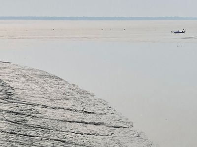 জলবায়ু সংকটে বাংলাদেশের উপকূলীয় নারীরা হারাচ্ছে তাদের জরায়ু - Header Image