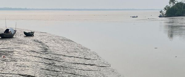 জলবায়ু সংকটে বাংলাদেশের উপকূলীয় নারীরা হারাচ্ছে তাদের জরায়ু - Header Image
