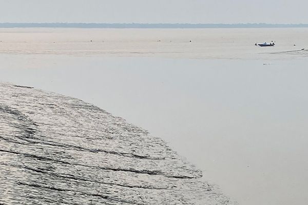 জলবায়ু সংকটে বাংলাদেশের উপকূলীয় নারীরা হারাচ্ছে তাদের জরায়ু - Header Image